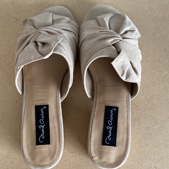 David Aaron Tan Fabric Sandals. Like new. Size 10 - Picture 5 of 9